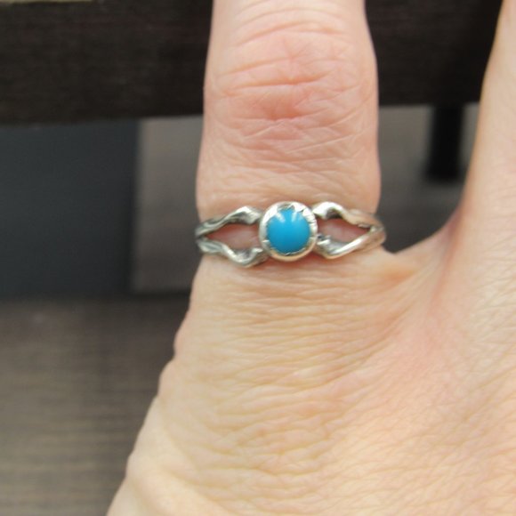 Size 4.5 Sterling Silver Blue Stone Simple Band Ring Vintage - Picture 4 of 8